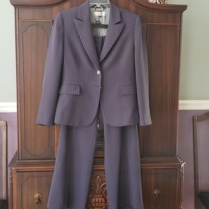 Tahari  Arthur S. Levine